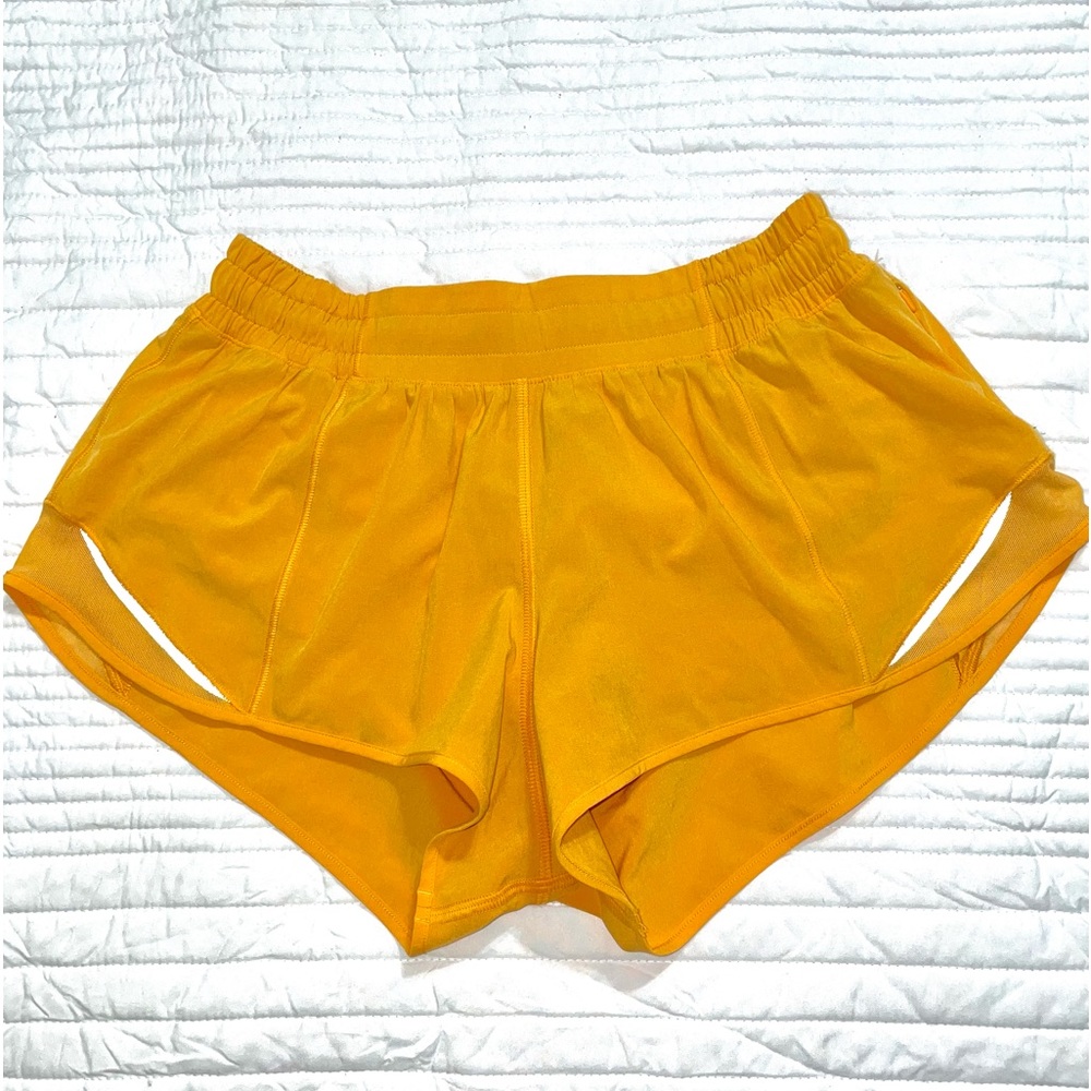 Lululemon Low Rise Hotty Hots 2.5in